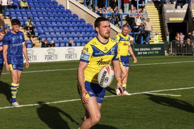 Warrington Wolves takımından Adam Holroyd, 30 Mayıs 2025 'te Warrington, Warrington' daki Halliwell Jones Stadyumu 'nda oynanan 13.