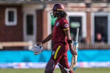 Batı Hint Adaları 'ndan Hayley Matthews, İngiltere' nin Derbyshire İlçesi Kriket Kulübü 'nde oynanan ve İngiltere' nin Derby kentinde oynanan 