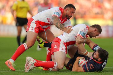 Hull KR 'dan Elliot Minchella ve James Batchelor, Betfred Süper Lig 13. Raundu' nda St. Helens 'tan Alex Walmsley' le oynadılar. Hull KR, St Helens 'e karşı Sewell Group Craven Park, Kingston on on on on Hull, Birleşik Krallık, 30 Mayıs 2025