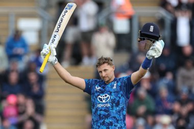İngiltere 'nin Joe Root' u 1 Haziran 2025 'te Sofya Bahçeleri Kriket Sahası, Cardiff' te 2.