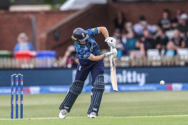 İngiltere 'den Amy Jones, 30 Mayıs 2025' te Derbyshire İlçesi Kriket Kulübü 'nde oynanan ve İngiltere' nin Batı Hint Adaları 'na karşı oynadığı 1.