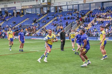 Warrington Wolves takımından Paul Vaughan, 30 Mayıs 2025 'te oynanan Betfred Süper Lig 13. Raundunda Halliwell Jones Stadyumu' nda Warrington Wolves ve Castleford Tigers maçında ısındı.