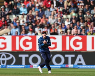 İngiltere kaptanı Harry Brook, 29 Mayıs 2025 'te İngiltere' nin Birmingham kentindeki Edgbaston 'da Batı Hint Adaları' na karşı 1. Metro Bank ODI İngiltere 'sinde Keacy Carty' yi yakaladı.