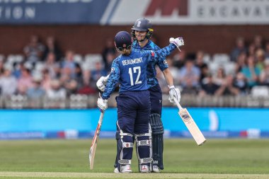 İngiltere 'den Tammy Beaumont ve İngiltere' den Amy Jones, 30 Mayıs 2025 'te Derbyshire İlçe Kriket Kulübü' nde İngiltere - Batı Hint Adaları 'na Karşı İngiltere 1.