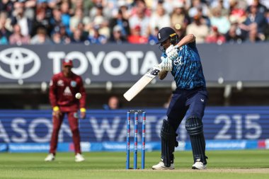 İngiltere 'den Brydon Carse, 29 Mayıs 2025' te İngiltere 'nin Edgbaston, Birmingham, İngiltere' de Batı Hint Adaları 'na karşı 1.