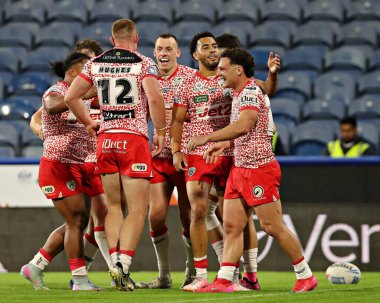 Leigh Leoparları 'ndan Frankie Halton' ın 29 Mayıs 2025 'te John Smith Stadyumu' nda oynanan 13. Huddersfield Giants - Leigh Leoparları maçında attığı golü kutlayalım.