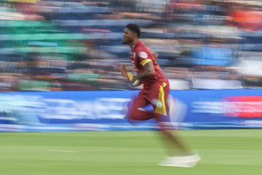 Batı Hint Adaları 'ndan Alzarri Joseph, 1 Haziran 2025' te Sofya Bahçeleri Kriket Sahası 'nda oynanan 2.