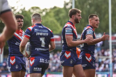 Wakefield Trinity 'den Max Jowitt, 31 Mayıs 2025' te Birleşik Krallık 'ın Leeds Stadyumu' nda oynanan Betfred Süper Lig 13. Raundunda Leeds Gergedan-Wakefield Trinity karşılaşmasını kutluyor.