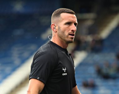 Hakem Jack Smith, Betfred Süper Lig 13. Raundundan önce Huddersfield Giants, Leigh Leopards 'a karşı John Smith Stadyumu, Huddersfield, Birleşik Krallık' ta 29 Mayıs 2025