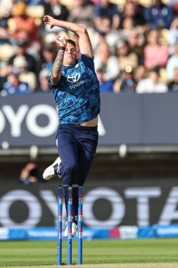 İngiltere 'den Brydon Carse topu 29 Mayıs 2025' te İngiltere 'nin Edgbaston, Birmingham, İngiltere' de Batı Hint Adaları 'na karşı 1.