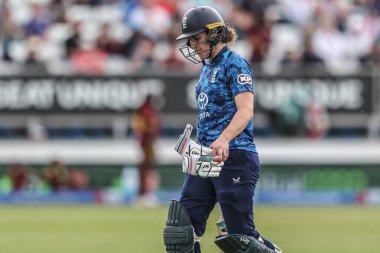 İngiltere 'den Nat Sciver-Brunt, Batı Hint Adaları' ndan Afy Fletcher tarafından Derbyshire County Kriket Kulübü, İngiltere 'de oynanan 1.