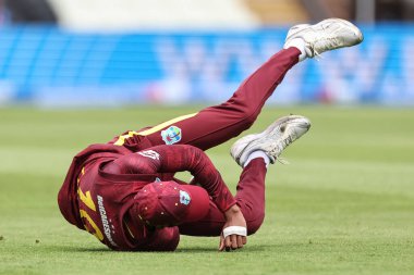 Batı Hint Adaları 'ndan Roston Chase, İngiltere' den Ben Duckett 'i 29 Mayıs 2025' te Edgbaston, Birmingham 'da 1.