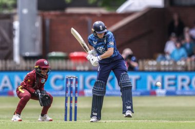 İngiltere 'den Amy Jones, 30 Mayıs 2025' te Derbyshire County Kriket Kulübü 'nde İngiltere - Batı Hint Adaları Kadınlar Karşılaşması' nda Metro Bank One Day International maçında iki koşu yaptı.