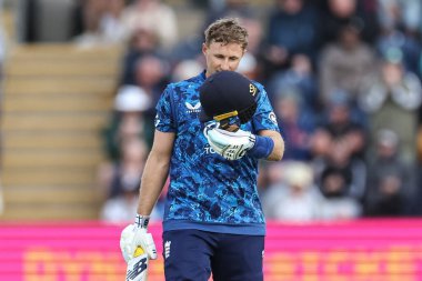 İngiltere 'nin Joe Root' u 1 Haziran 2025 'te Sofya Bahçeleri Kriket Sahası, Cardiff' te 2.