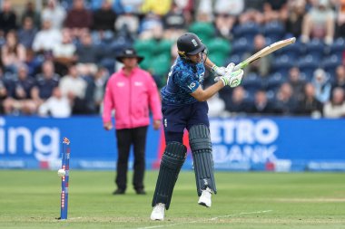 İngiltere Jos Buttler, 1 Haziran 2025 'te Sophia Gardens Cricket Ground, Cardiff, İngiltere' de 2. Metro Bank ODI İngiltere - Batı Hint Adaları sırasında Batı Hint Adaları 'ndan Alzarri Joseph tarafından şaşkına çevrildi.
