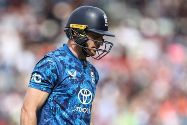 İngiltere 'den Jos Buttler, Batı Hint Adaları' ndan Jayden Seales (Batı Hint Adaları 'ndan Jayden Seales) tarafından 29 Mayıs 2025' te Edgbaston, Birmingham 'da Batı Hint Adaları' na karşı yapılan 1.