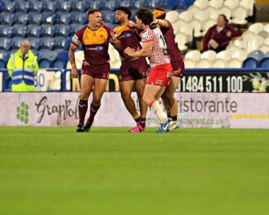 Huddersfield Giants takımından Tristan Powell, Leigh Leopards 'dan Robbie Mulhern' in 29 Mayıs 2025 'te John Smith' in Stadyumu 'nda oynanan 13. Huddersfield Giants - Leigh Leopards maçında karesini aldı.