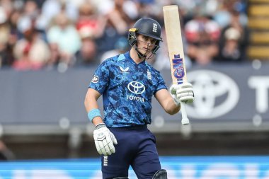 İngiltere 'den Jacob Bethell, 29 Mayıs 2025' te İngiltere 'nin Edgbaston, Birmingham' da Batı Hint Adaları 'na karşı 1. Metro Bankası' nda (50 koşu) yarım yüzyıl (50 koşu) kutluyor.