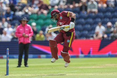 Batı Hint Adaları 'ndan Brandon King, 1 Haziran 2025' te Sofya Gardens Cricket Ground, Cardiff, İngiltere 'de 2. Metro Bank ODI İngiltere - Batı Hint Adaları maçında İngiltere' nin Saqib Mahmood kentinden bir topla vuruldu.