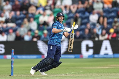 İngiltere 'den Joe Root, 1 Haziran 2025' te Sofya Bahçeleri Kriket Sahası 'nda 2. Metro Bank ODI İngiltere' ye karşı Batı Hint Adaları davasında faaliyet gösteriyor.