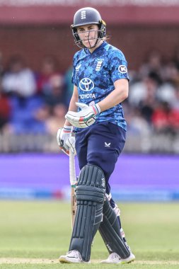 İngiltere 'den Nat Sciver-Brunt Uluslararası Metro Bankası' nda 30 Mayıs 2025 'te Derbyshire İlçe Kriket Kulübü' nde İngiltere-Batı Hint Kadınlarına karşı oynanan karşılaşma sırasında