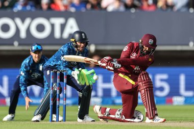 Batı Hint Adaları 'ndan Amir Jangoo' nun topu kaçırması ve İngiltere 'den Jos Buttler' ın 29 Mayıs 2025 'te Edgbaston, Birmingham, Birleşik Krallık' ta Batı Hint Adaları 'na karşı 1. Metro Bank ODI' si sırasında topu yakalaması ve ıskalaması gibi.