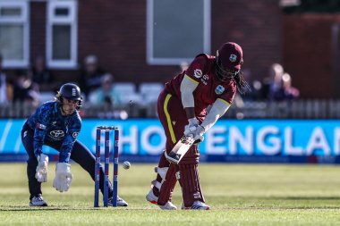 Batı Hint Adaları 'ndan Qiana Joseph, 30 Mayıs 2025' te Derbyshire İlçesi Kriket Kulübü 'nde oynanan Uluslararası İngiltere-Batı Hint Kadınları maçında atış yaptı.