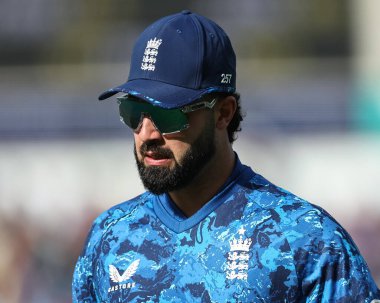 İngiltere 'nin Saqib Mahmood' u 1. Metro Bankası ODI İngiltere, Batı Hint Adaları 'na karşı Edgbaston, Birmingham, Birleşik Krallık, 29 Mayıs 2025