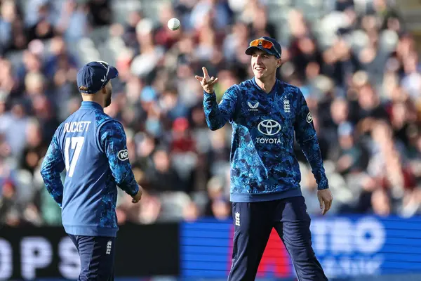 İngiltere kaptanı Harry Brook, Batı Hint Adaları 'ndan Gudakesh Motie' yi 29 Mayıs 2025 'te Edgbaston, Birmingham, Birleşik Krallık' ta 1.