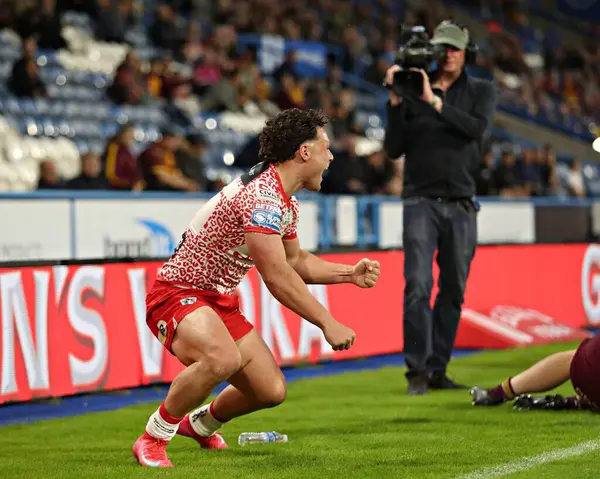 Leigh Leoparları 'ndan Lachlan Lam, 29 Mayıs 2025' te Birleşik Krallık 'ın Huddersfield Stadyumu' nda oynanan Betfred Süper Lig 13. Raundunda Huddersfield Giants - Leigh Leopards karşılaşmasını kutluyor.