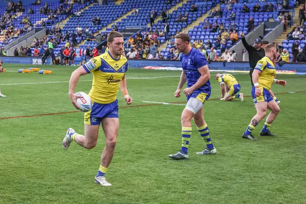Warrington Wolves takımından Adam Holroyd, 30 Mayıs 2025 'te Warrington, Warrington' daki Halliwell Jones Stadyumu 'nda oynanan 13.