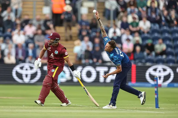 İngiltere 'den Brydon Carse, 1 Haziran 2025' te Sofya Bahçeleri Kriket Sahası, Cardiff, Birleşik Krallık 'ta 2.