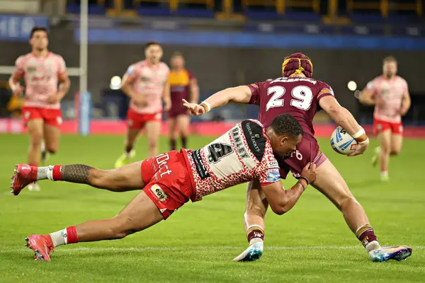 Huddersfield Giants takımından Umyla Hanley, 29 Mayıs 2025 'te John Smith' in Stadyumu 'nda oynanan Betfred Süper Lig 13. Raundu' nda George Flanagan 'ı yendi.