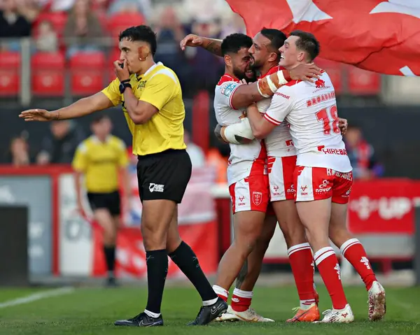 Hull KR 'dan Elliot Minchella, 30 Mayıs 2025' te İngiltere 'nin Hull kenti Kingston' da oynanan Sewell Group Craven Park 'ta oynanan 13.