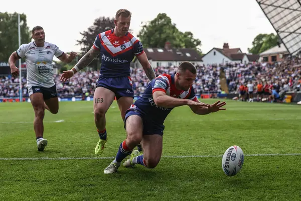 Wakefield Trinity 'den Max Jowitt, 31 Mayıs 2025' te Headingley Stadyumu, Leeds, İngiltere 'de oynanan 13. Betfred Süper Lig karşılaşmasında Leeds Rhinos' a karşı Wakefield Trinity 'yi deniyor.