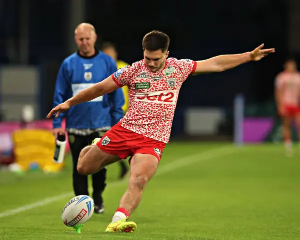 Leoparlar 'dan Ben McNamara, 29 Mayıs 2025' te İngiltere 'nin Huddersfield Stadyumu' nda oynanan Betfred Süper Lig 13. Raundu 'nda Huddersfield Giants - Leigh Leopards maçında dönüşüm geçirdi.