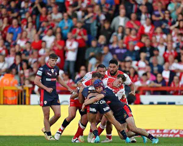 Hull KR, Betfred Süper Lig 13. Raundunda St. Helens 'li Tristan Sailor' u 30 Mayıs 2025 'te Sewell Group Craven Park, Kingston' da Hull KR 'a karşı St Helens maçında geri püskürttü.