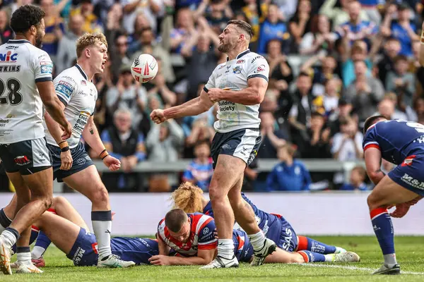 Leeds Rhinos takımından Jake Connor, 31 Mayıs 2025 'te Leeds Stadyumu' nda oynanan Betfred Süper Lig 13. Raundunda Leeds Rhinos - Wakefield Trinity karşılaşmasını kutluyor.