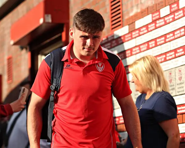 St. Helens takımından Jack Welsby, 30 Mayıs 2025 'te İngiltere' nin Hull kentinde oynanan Sewell Group Craven Park 'ta oynanan 13.