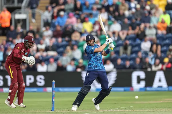 İngiltere 'den Joe Root, 1 Haziran 2025' te Sofya Bahçeleri Kriket Sahası, Cardiff, İngiltere 'de 2.