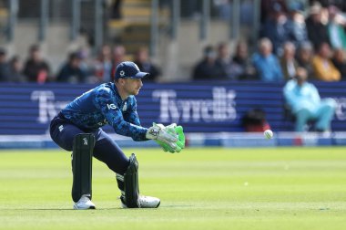 İngiltere 'nin Jos Buttler topu 2. Metro Bankası ODI İngiltere ile Batı Hint Adaları arasında 1 Haziran 2025' te Sofya Bahçeleri Kriket Sahası 'nda yakaladı.