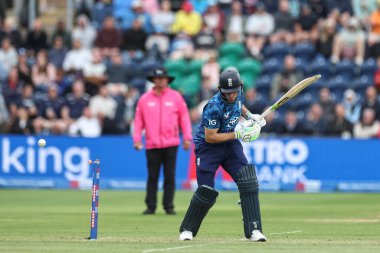 İngiltere Jos Buttler, 1 Haziran 2025 'te Sophia Gardens Cricket Ground, Cardiff, İngiltere' de 2. Metro Bank ODI İngiltere - Batı Hint Adaları sırasında Batı Hint Adaları 'ndan Alzarri Joseph tarafından şaşkına çevrildi.