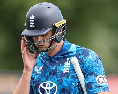 İngiltere 'den Jamie Smith, 1 Haziran 2025' te Sofya Bahçeleri Kriket Sahası, Cardiff, İngiltere 'de oynanan 2.