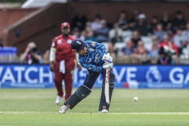 İngiltere 'den Sophia Dunkley, 30 Mayıs 2025' te Derbyshire İlçe Kriket Kulübü 'nde oynanan ve İngiltere' nin Batı Hint Adaları Kadınlarına Karşı oynadığı 1.