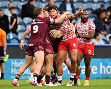 Leigh Leopar takımından Owen Trout, Huddersfield Giants 'ın 29 Mayıs 2025' te Huddersfield, İngiltere 'deki John Smith Stadyumu' nda oynanan 13. Huddersfield Süper Lig karşılaşmasında Zac Woolford 'un baskısıyla temyize gitti.