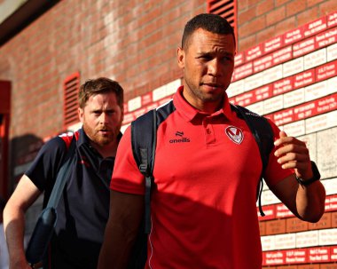 St. Helens takımından Moses Mbye, 30 Mayıs 2025 'te İngiltere' nin Hull kentinde oynanan Sewell Group Craven Park 'ta oynanan 13.