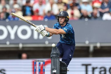 İngiltere 'den Jacob Bethell, 29 Mayıs 2025' te İngiltere 'nin Edgbaston, Birmingham, İngiltere' de Batı Hint Adaları 'na karşı 1. Metro Bank ODI İngiltere' sinde bir top Alzarri Joseph ile yakalandı.