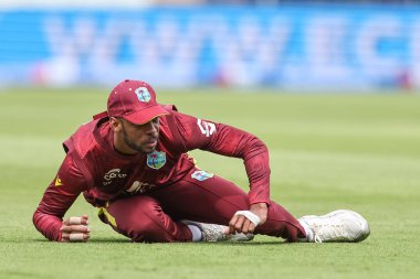 Batı Hint Adaları 'ndan Roston Chase, İngiltere' den Ben Duckett 'i 29 Mayıs 2025' te Edgbaston, Birmingham 'da 1.