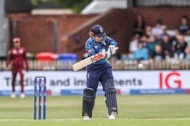 İngiltere 'den Tammy Beaumont, 30 Mayıs 2025' te Derbyshire İlçesi Kriket Kulübü 'nde İngiltere - Batı Hint Adaları Kadınlar - Batı Hint Adaları Uluslararası müsabakasında dört koşu için topa vuruyor.