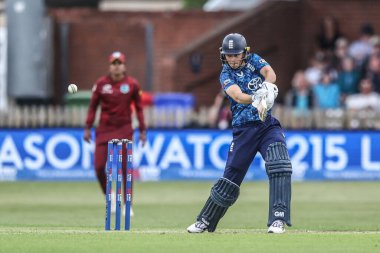 İngiltere 'den Amy Jones, 30 Mayıs 2025' te Derbyshire İlçesi Kriket Kulübü 'nde oynanan ve İngiltere' nin Batı Hint Adaları 'na karşı oynadığı 1.